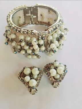 Vintage Hobe Jewelry Bracelet and Earring Set